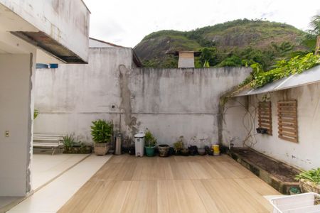 Casa à venda com 300m², 3 quartos e 4 vagas Casa à venda com 300m², 3 quartos e 4 vagasÁrea de Serviço