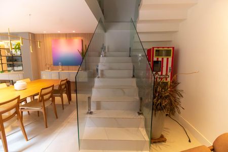 Escada de casa à venda com 3 quartos, 300m² em Itaipu, Niterói