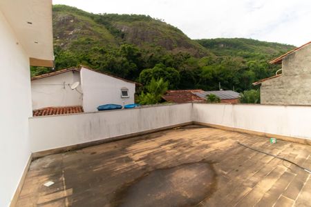 Casa à venda com 300m², 3 quartos e 4 vagas Casa à venda com 300m², 3 quartos e 4 vagasVranda da Suíte 1