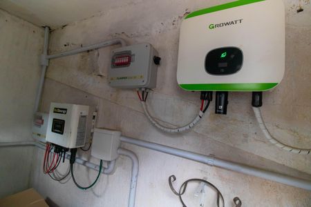 Casa à venda com 300m², 3 quartos e 4 vagas Casa à venda com 300m², 3 quartos e 4 vagasEnergia Solar