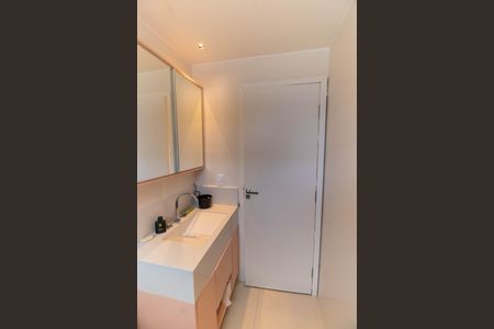 Casa à venda com 300m², 3 quartos e 4 vagas Casa à venda com 300m², 3 quartos e 4 vagasBanheiro da Suíte 1