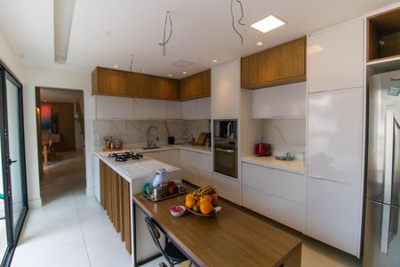 Casa à venda com 300m², 3 quartos e 4 vagas Casa à venda com 300m², 3 quartos e 4 vagasCozinha