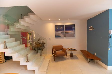 Sala de casa à venda com 3 quartos, 300m² em Itaipu, Niterói