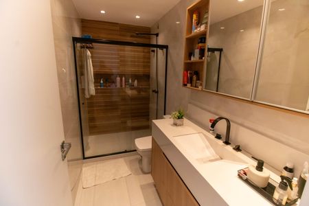 Casa à venda com 300m², 3 quartos e 4 vagas Casa à venda com 300m², 3 quartos e 4 vagasBanheiro da Suíte 2