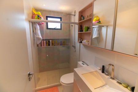 Casa à venda com 300m², 3 quartos e 4 vagas Casa à venda com 300m², 3 quartos e 4 vagasBanheiro da Suíte 1