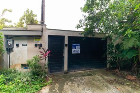 Casa à venda com 300m², 3 quartos e 4 vagas Casa à venda com 300m², 3 quartos e 4 vagasPlaquinha