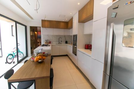 Casa à venda com 300m², 3 quartos e 4 vagas Casa à venda com 300m², 3 quartos e 4 vagasCozinha