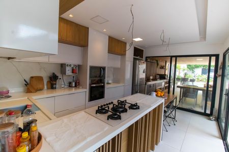 Casa à venda com 300m², 3 quartos e 4 vagas Casa à venda com 300m², 3 quartos e 4 vagasCozinha