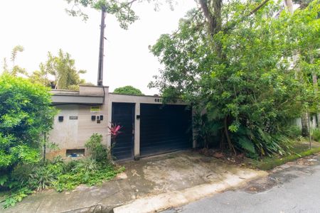 Casa à venda com 300m², 3 quartos e 4 vagas Casa à venda com 300m², 3 quartos e 4 vagasFachada