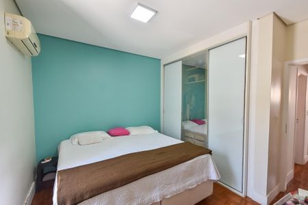 Suíte de casa à venda com 3 quartos, 15500m² em Vila Mariana, São Paulo