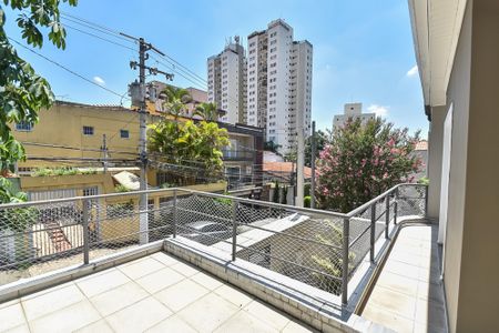 Casa de condomínio à venda com 155m², 3 quartos e 2 vagas Casa de condomínio à venda com 155m², 3 quartos e 2 vagasVaranda da suíte