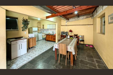 Casa à venda com 160m², 3 quartos e 2 vagasCozinha e Área de Serviço