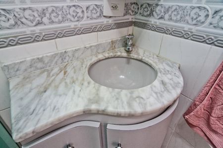 Apartamento à venda com 77m², 3 quartos e 2 vagasBanheiro