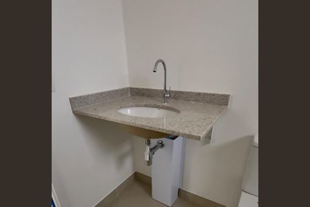 Banheiro de apartamento à venda com 2 quartos, 77m² em Santo Amaro, São Paulo