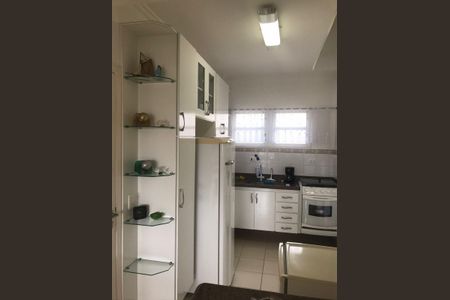 Cozinha de apartamento para alugar com 3 quartos, 72m² em Balneario Guarujá, Guarujá