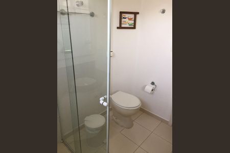Banheiro de apartamento para alugar com 3 quartos, 72m² em Balneario Guarujá, Guarujá