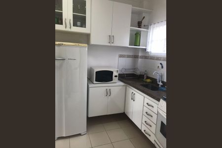 Cozinha de apartamento para alugar com 3 quartos, 72m² em Balneario Guarujá, Guarujá