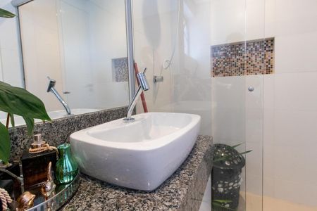 Apartamento para alugar com 63m², 2 quartos e 1 vaga Apartamento para alugar com 63m², 2 quartos e 1 vagaBanheiro Social