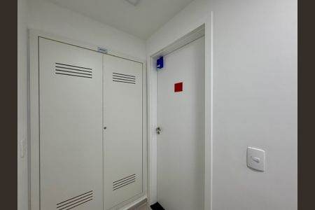 Studio à venda com 27m², 0 quarto e sem vaga Studio à venda com 27m², 0 quarto e sem vagaHall Apartamento