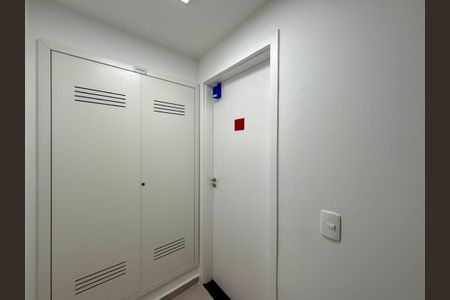 Studio à venda com 27m², 0 quarto e sem vaga Studio à venda com 27m², 0 quarto e sem vagaHall Apartamento