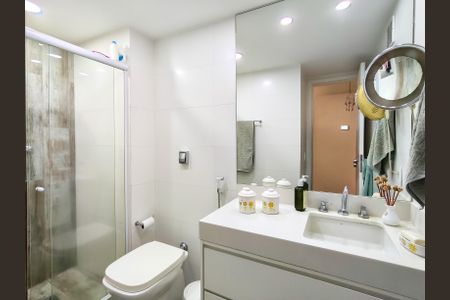 Apartamento à venda com 82m², 2 quartos e 1 vaga Apartamento à venda com 82m², 2 quartos e 1 vagaBanheiro da Suíte