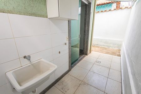 Casa à venda com 90m², 2 quartos e 2 vagasarea de serviço