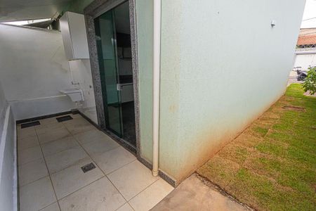 Casa à venda com 90m², 2 quartos e 2 vagasarea de serviço