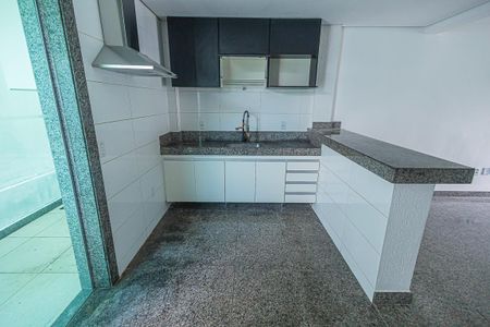 cozinha de casa à venda com 2 quartos, 90m² em Santa Terezinha, Belo Horizonte