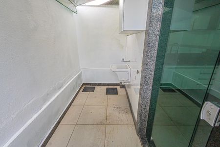Casa à venda com 90m², 2 quartos e 2 vagasarea de serviço