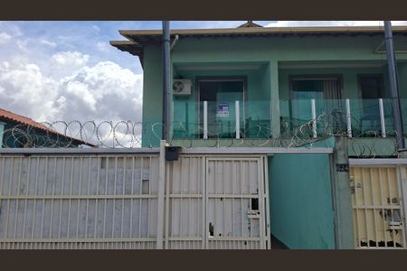 Casa à venda com 90m², 2 quartos e 2 vagasfachada / placa: tikp 70