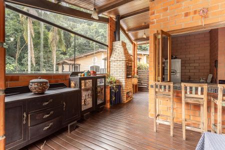 Casa para alugar com 376m², 4 quartos e 5 vagas