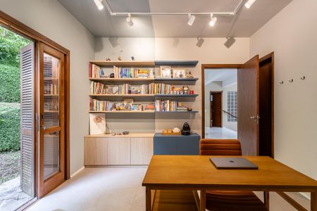 Casa para alugar com 376m², 4 quartos e 5 vagas