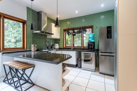 Casa para alugar com 376m², 4 quartos e 5 vagas