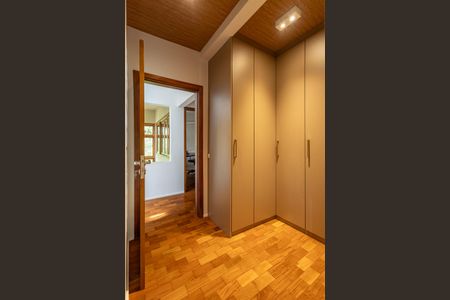 Casa para alugar com 376m², 4 quartos e 5 vagas