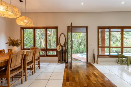 Casa para alugar com 4 quartos, 376m² em Granja Caiapia, Cotia