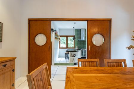 Casa para alugar com 376m², 4 quartos e 5 vagas