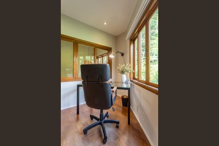 Casa para alugar com 376m², 4 quartos e 5 vagas