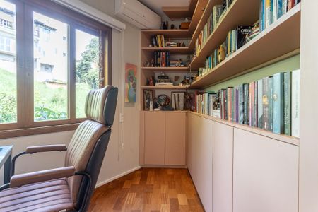 Casa para alugar com 376m², 4 quartos e 5 vagas