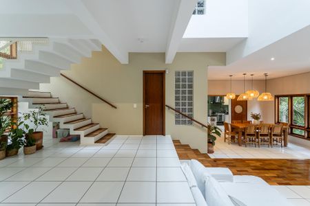 Casa para alugar com 4 quartos, 376m² em Granja Caiapia, Cotia