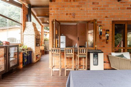 Casa para alugar com 376m², 4 quartos e 5 vagas