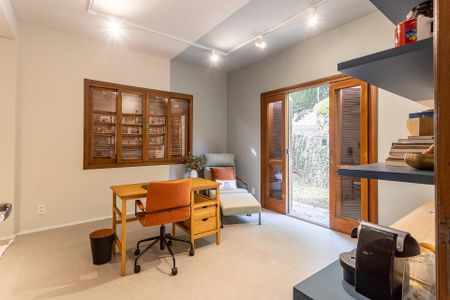 Casa para alugar com 376m², 4 quartos e 5 vagas