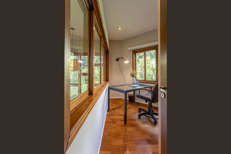 Casa para alugar com 376m², 4 quartos e 5 vagas