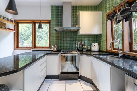 Casa para alugar com 376m², 4 quartos e 5 vagas