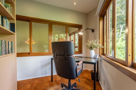 Casa para alugar com 376m², 4 quartos e 5 vagas