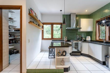 Casa para alugar com 376m², 4 quartos e 5 vagas