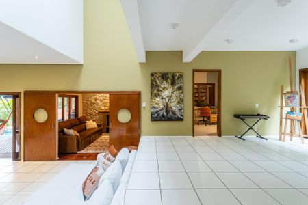 Casa para alugar com 376m², 4 quartos e 5 vagas