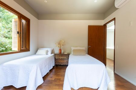 Casa para alugar com 376m², 4 quartos e 5 vagas