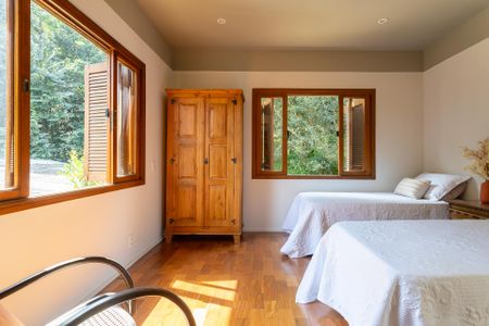 Casa para alugar com 376m², 4 quartos e 5 vagas