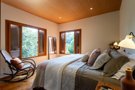 Casa para alugar com 376m², 4 quartos e 5 vagas