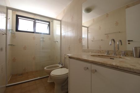 Banheiro de apartamento à venda com 1 quarto, 57m² em Itaim Bibi, São Paulo